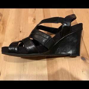 Aerology black wedge sandals